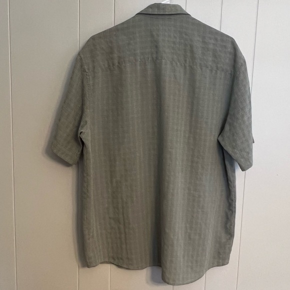 Quicksilver short sleeve button-down size M - Picture 4 of 5